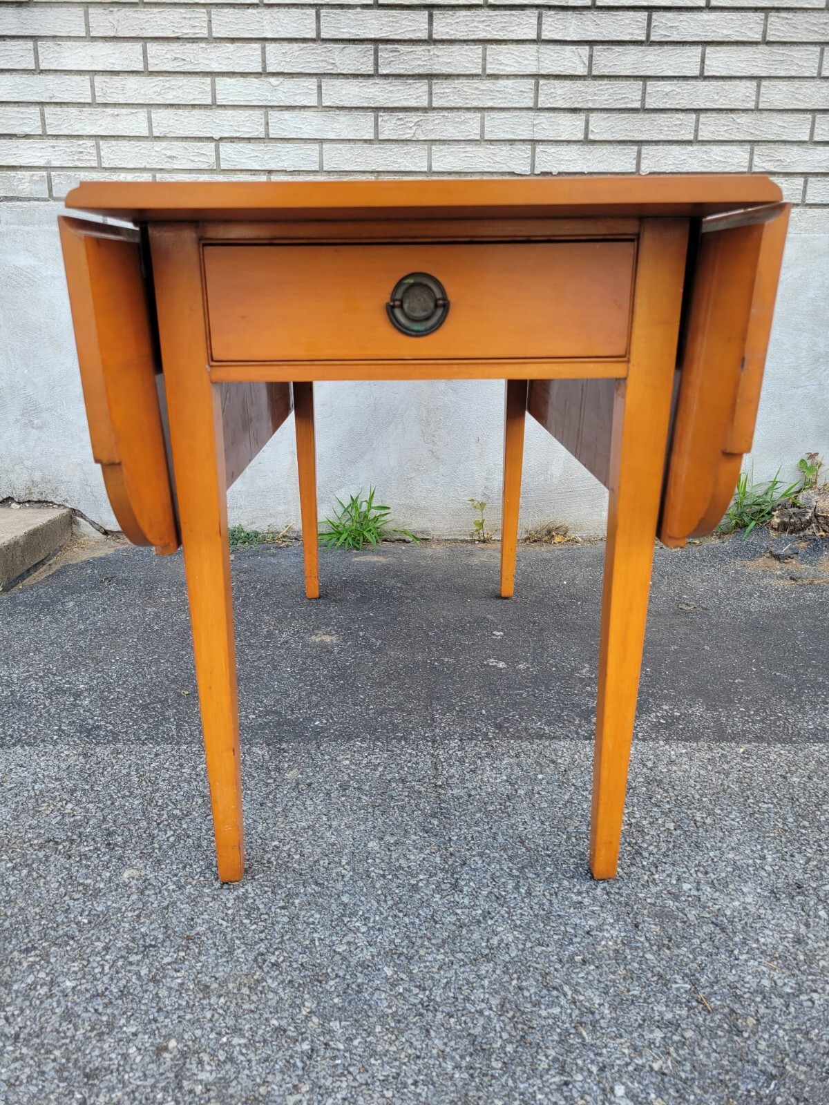Charming 1940s American Solid Maple Drop Leaf Breakfast Table with one Drawer