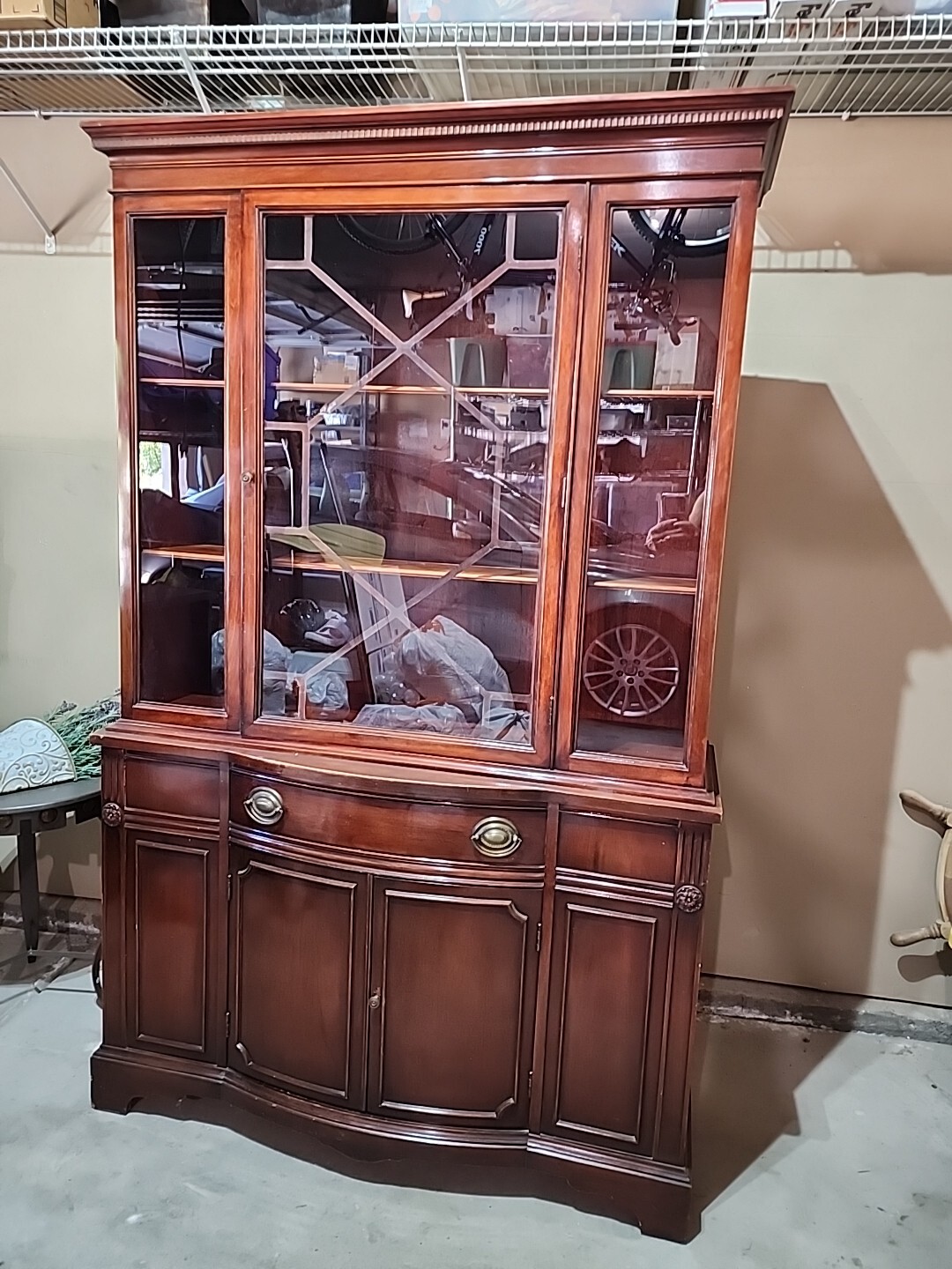 Duncan Phyfe 1940 Georgian-style Mahogany Traditional China Cabinet