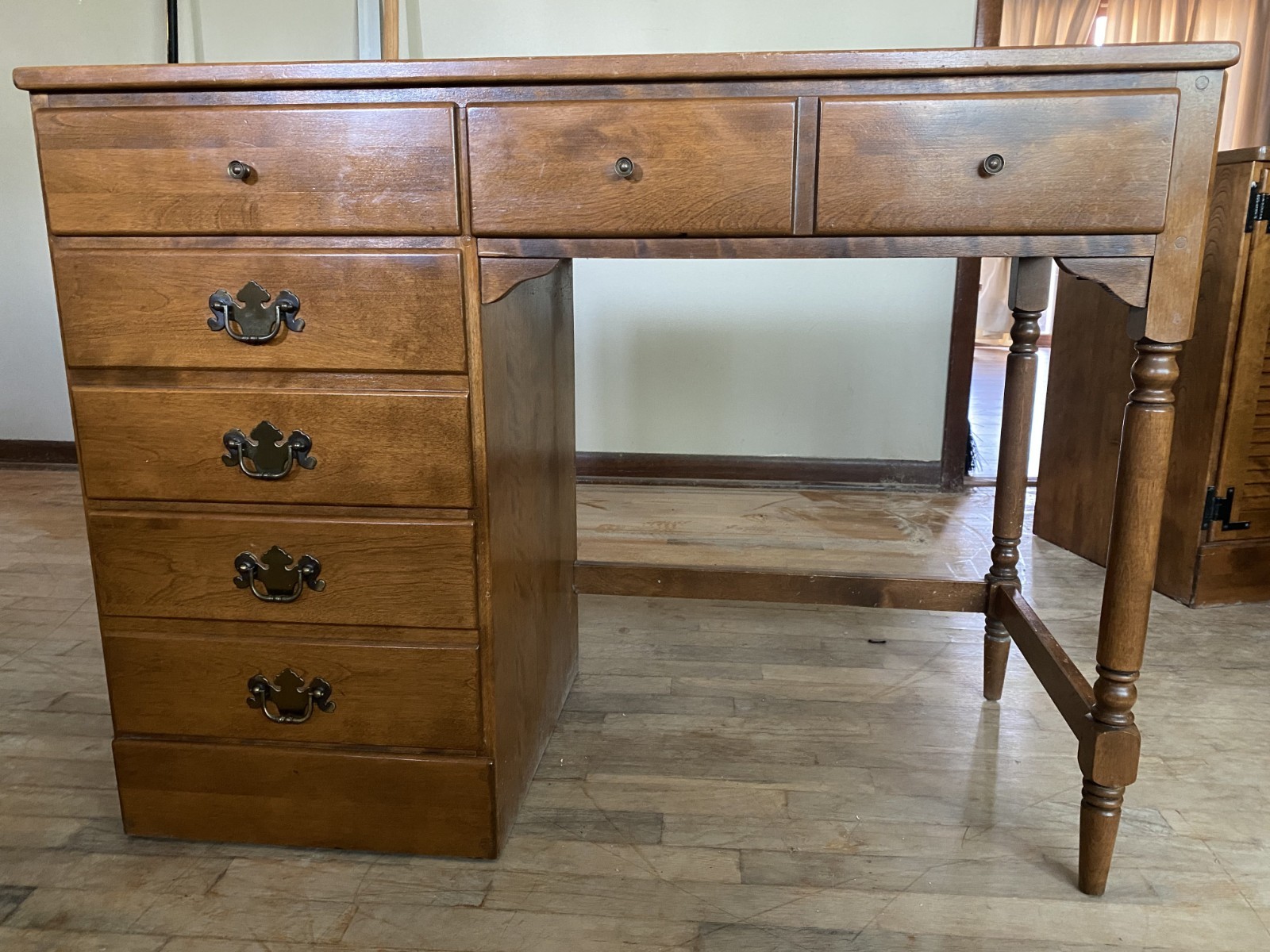 ETHAN ALLEN – NUTMEG 211 – WRITING DESK