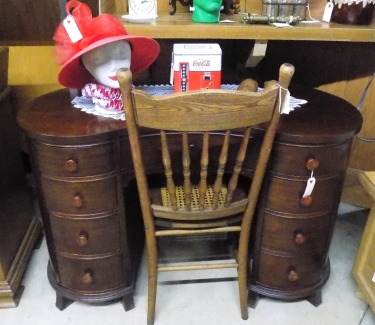 kidney-shaped-desk